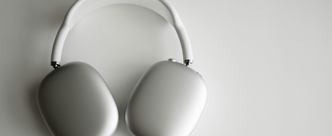 Tech Finds That Actually Make Life Easier (and More Fun): AirPods Max, the New M4 MacBook, and Smart Picks You’ll Love